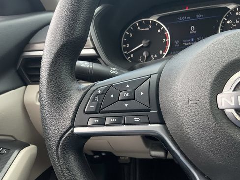 Used 2025 Nissan Altima 2.5 SV FWD image 28