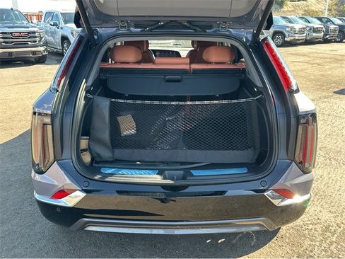 New 2026 Cadillac Optiq Luxury 2 image 31