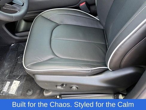 New 2026 Chrysler Pacifica Limited w/ S Appearance Package image 13