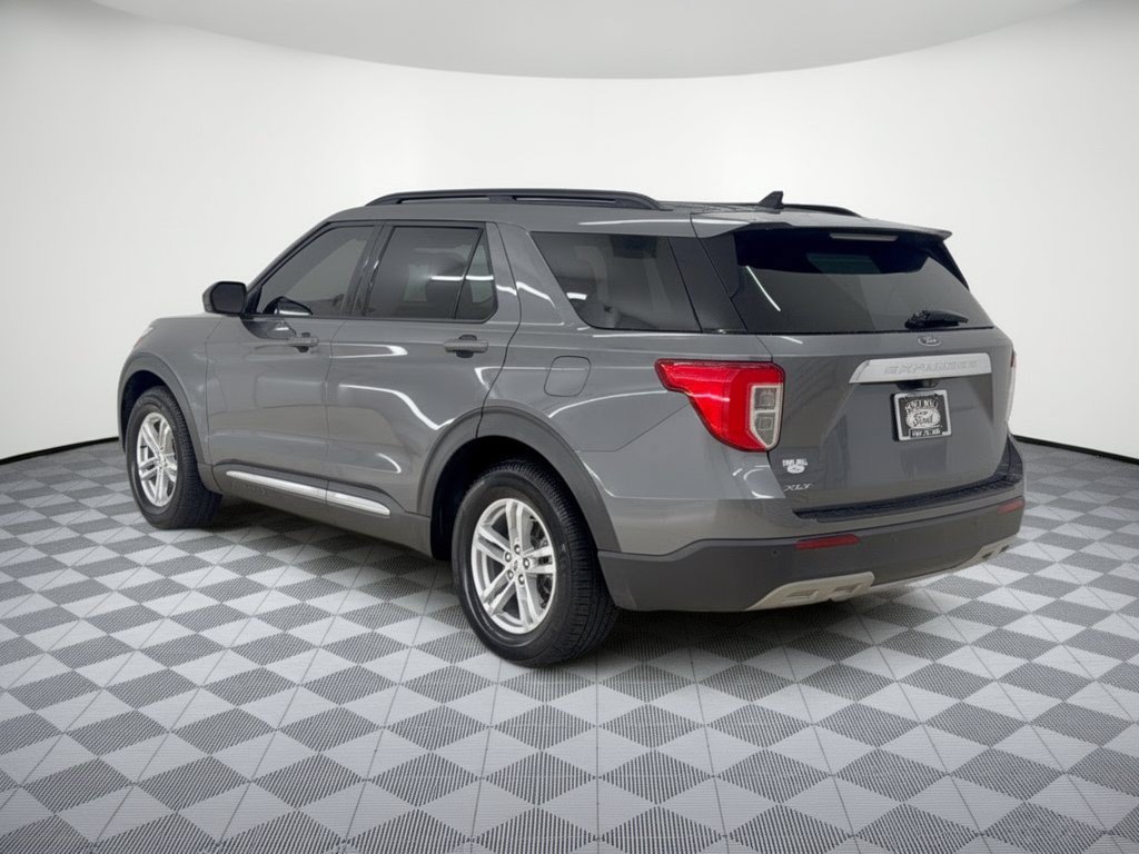 Used 2021 Ford Explorer XLT w/ Equipment Group 202A RWD image 3