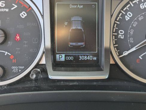 Used 2023 Toyota Tacoma SR5 RWD image 13