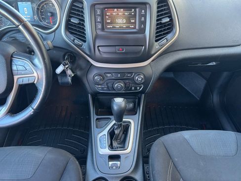 Used 2016 Jeep Cherokee Latitude image 11