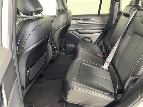 New 2025 Jeep Grand Cherokee Altitude image 4