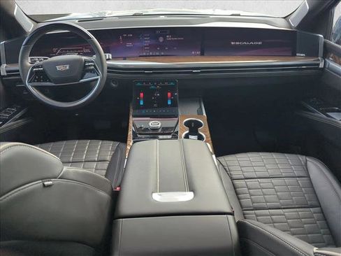 Certified 2025 Cadillac Escalade ESV Sport Platinum image 16