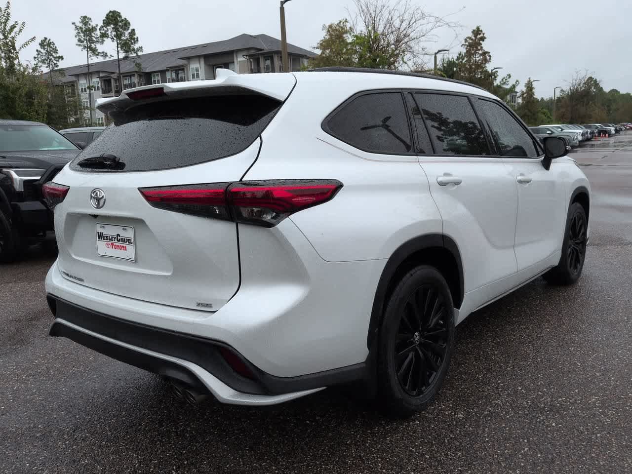 Used 2023 Toyota Highlander XSE FWD image 6