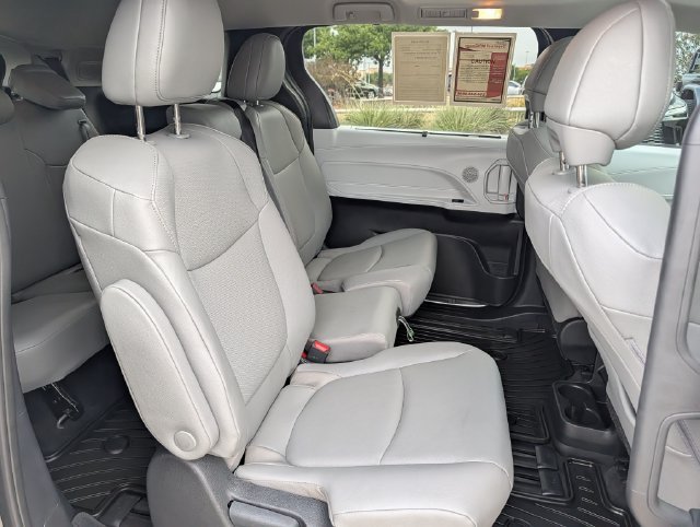 Certified 2026 Toyota Sienna XLE FWD image 31