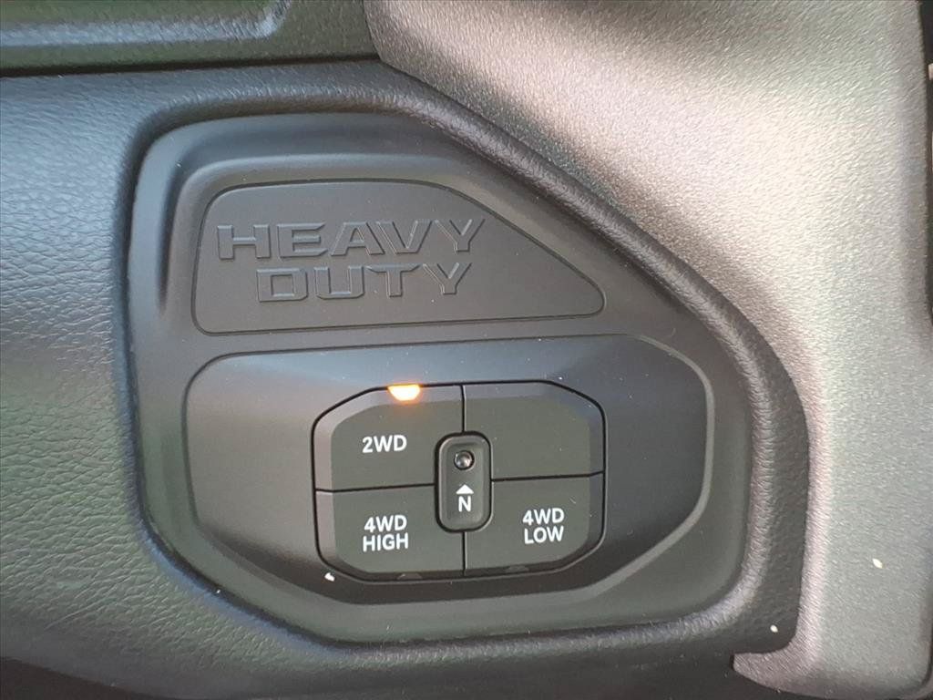 New 2026 RAM 2500 Tradesman w/ Chrome Appearance Group AWD/4WD image 32