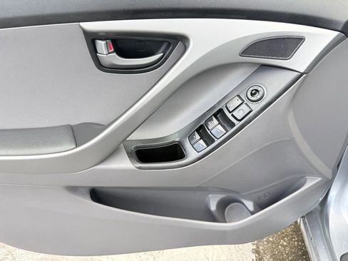 Used 2015 Hyundai Elantra SE image 10