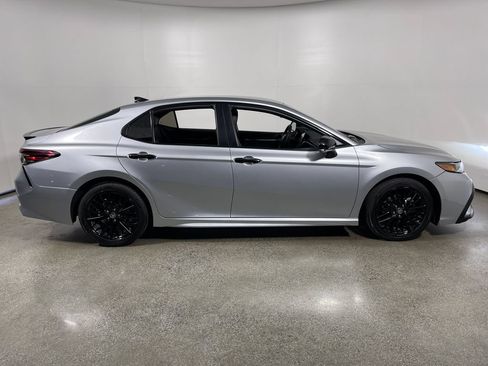 Used 2021 Toyota Camry SE w/ Convenience Package FWD image 2