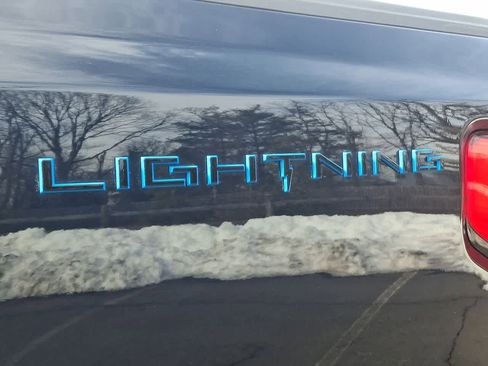 Used 2022 Ford F150 Lightning Lariat image 28