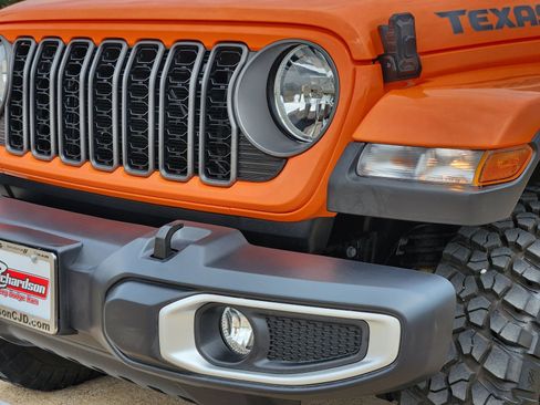 Used 2025 Jeep Gladiator Sport AWD/4WD image 10