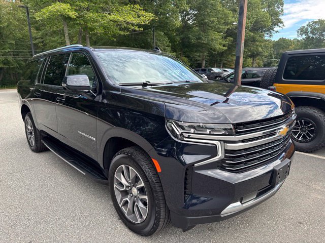 Used 2022 Chevrolet Suburban LT w/ LT Signature Package AWD/4WD image 4