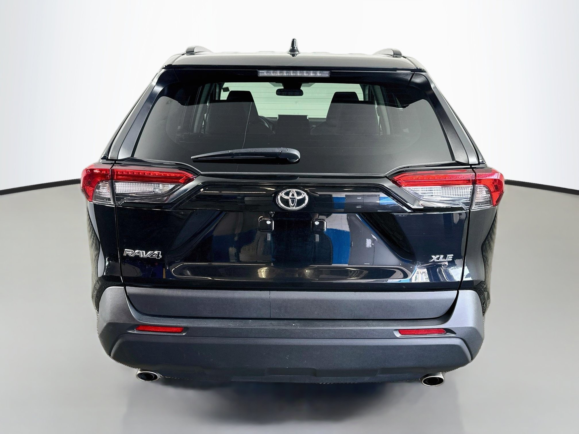 Used 2025 Toyota RAV4 XLE FWD image 6