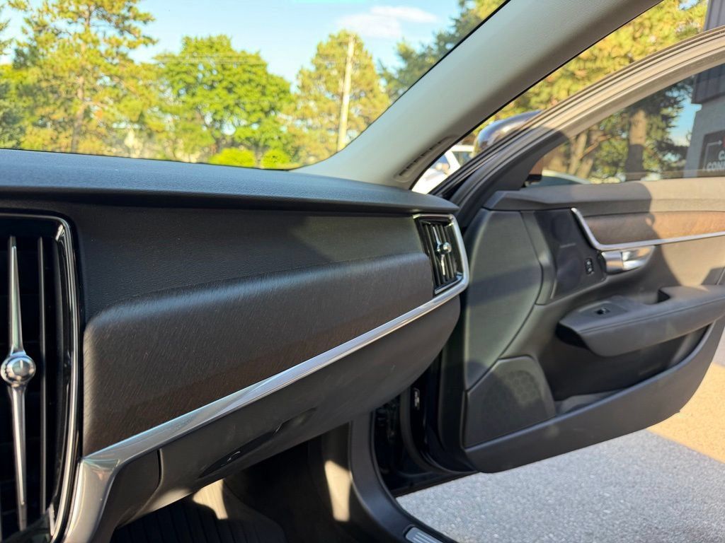 Used 2020 Volvo V90 T6 Cross Country w/ Protection Package Premier AWD/4WD image 36