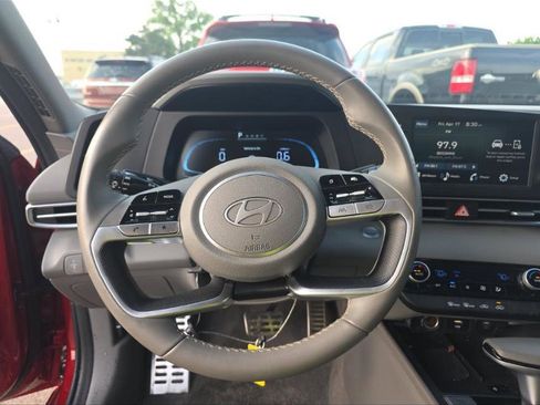Used 2025 Hyundai Elantra Sport FWD image 7