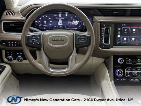 Used 2022 GMC Yukon XL Denali AWD/4WD image 4