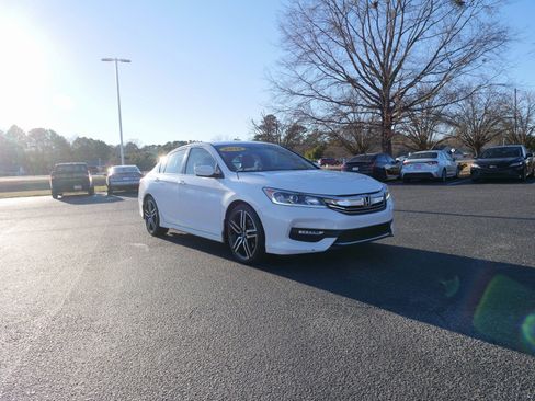 Used 2016 Honda Accord Sport image 10