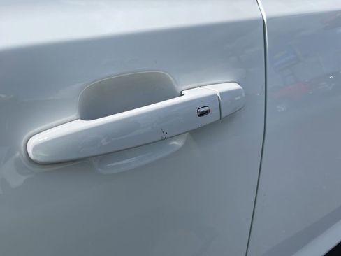 Used 2023 GMC Acadia SLT AWD/4WD image 7