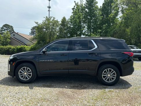 Used 2022 Chevrolet Traverse LT FWD image 2