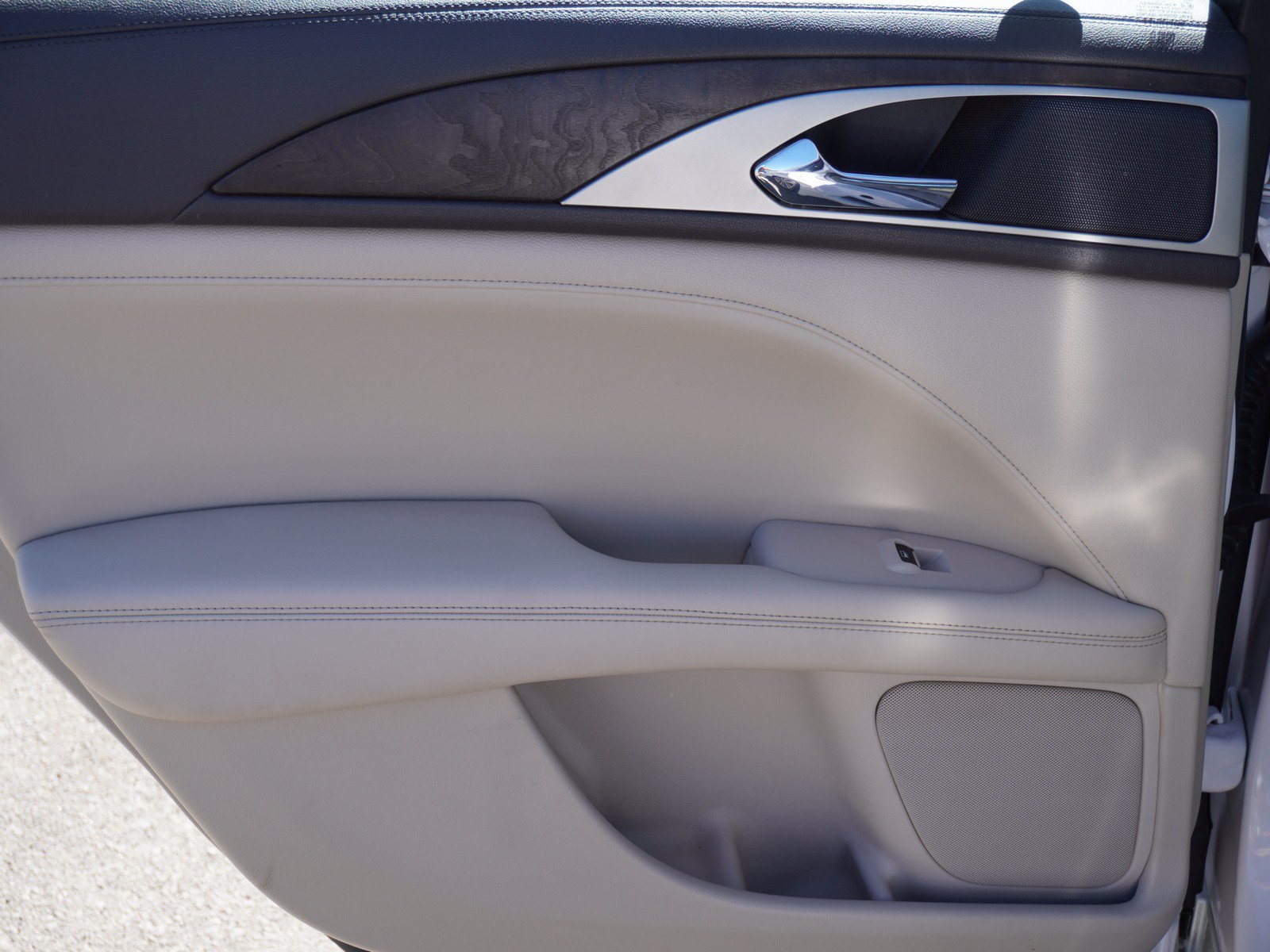 Used 2017 Lincoln MKZ Reserve w/ Technology Package FWD image 11