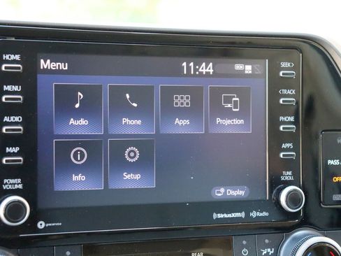 Used 2022 Toyota Highlander LE AWD/4WD image 36