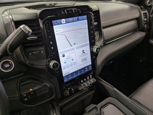 Used 2024 RAM 2500 Limited image 11