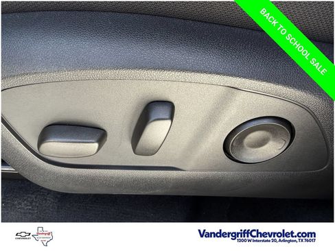 Used 2026 Chevrolet Traverse LT FWD image 23