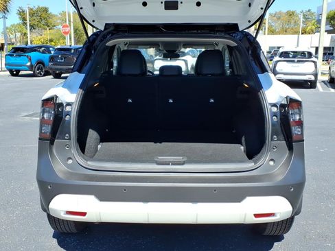 Certified 2025 Nissan Kicks SR image 17