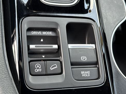 Certified 2025 Honda Pilot Black Edition image 33