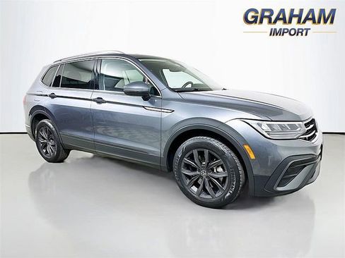 Used 2022 Volkswagen Tiguan SE AWD/4WD image 1