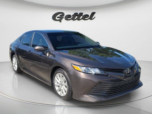 Used 2019 Toyota Camry LE FWD image 3