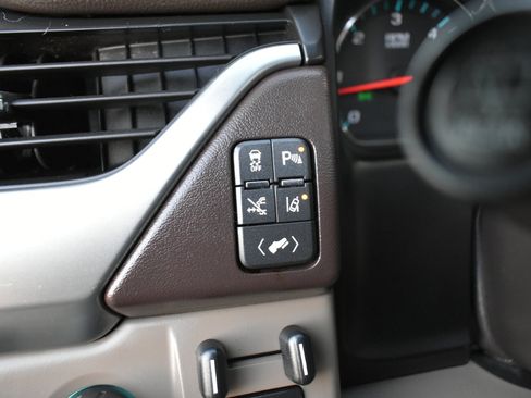 Used 2015 Chevrolet Suburban LTZ image 45