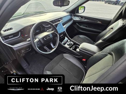 Used 2023 Jeep Grand Cherokee L Laredo AWD/4WD image 11