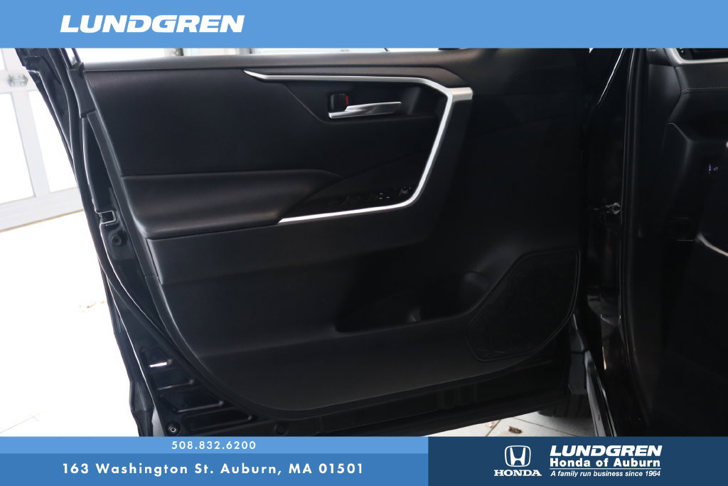 Used 2019 Toyota RAV4 XLE AWD/4WD image 9
