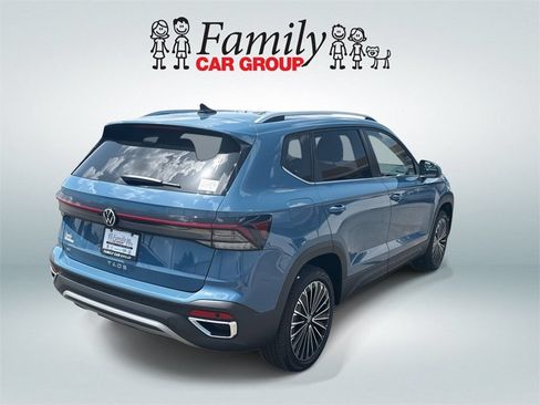 Used 2025 Volkswagen Taos SE FWD image 3