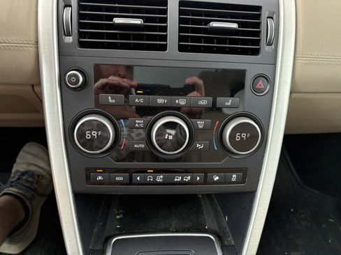 Used 2017 Land Rover Discovery Sport HSE image 16