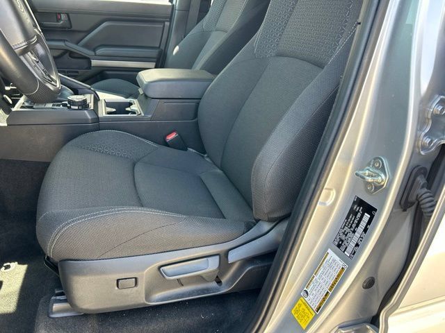 Used 2025 Toyota 4Runner SR5 AWD/4WD image 13