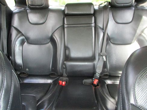 Used 2019 Jeep Cherokee Limited image 16