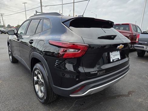 Used 2025 Chevrolet Trax LT w/ LT Convenience Package FWD image 7