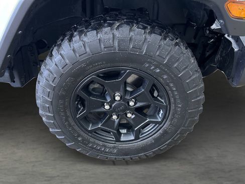 Used 2023 Jeep Gladiator Sport AWD/4WD image 21