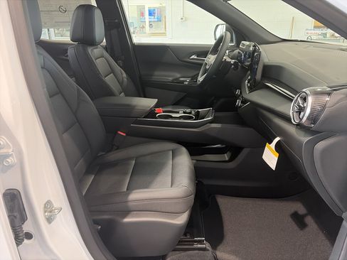 New 2026 Chevrolet Equinox LT w/ Convenience Package II image 13