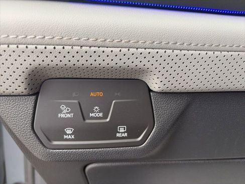 Used 2025 Volkswagen Atlas Peak Edition SE image 12