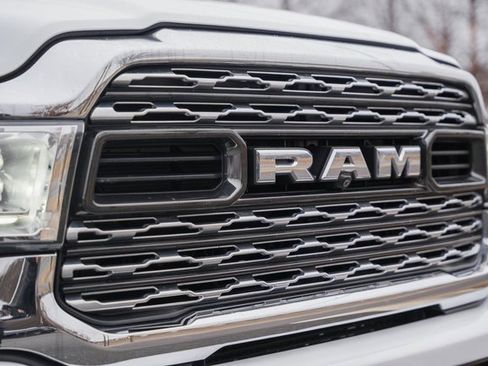 Used 2023 RAM 3500 Limited image 11