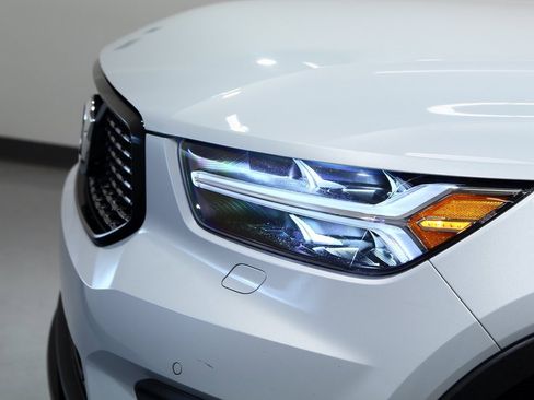 Used 2021 Volvo XC40 T5 R-Design w/ Advanced Package image 16