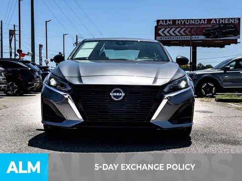 Used 2025 Nissan Altima 2.5 SV FWD image 3