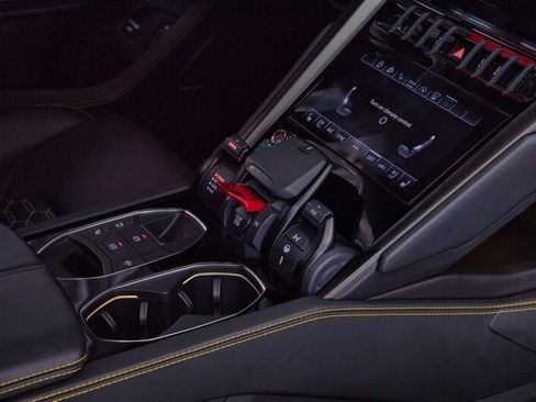 Used 2024 Lamborghini Urus S image 30