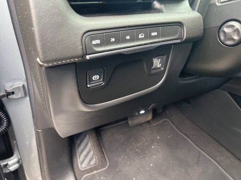 Used 2024 Cadillac Escalade ESV Premium Luxury image 24