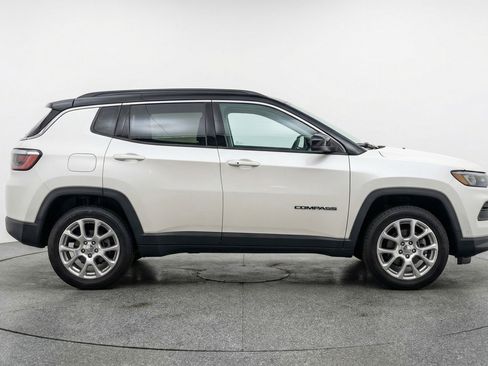 Used 2025 Jeep Compass Limited AWD/4WD image 11