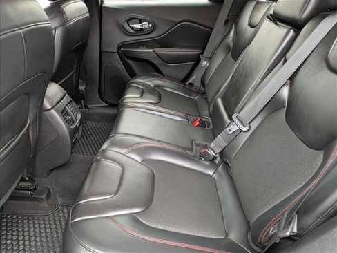 Used 2020 Jeep Cherokee Trailhawk image 19