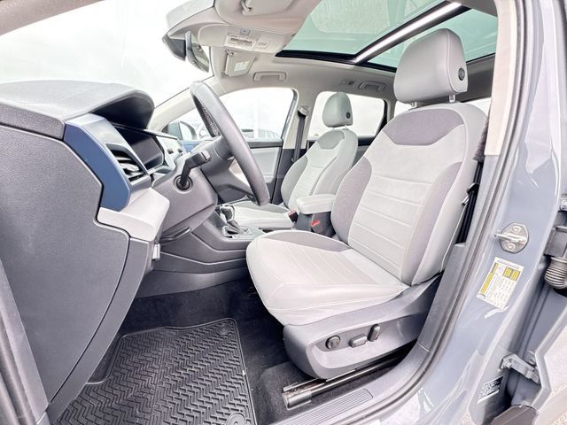 Used 2023 Volkswagen Taos SE w/ Panoramic Sunroof Package FWD image 19